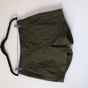Mountain Hardware Green Shorts - Size 6